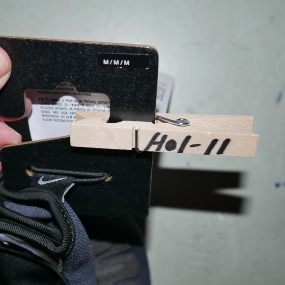 Nike Women's Strength Training Gloves Half Finger Weightlifting Crossfit Fitness - Picture 3 of 6